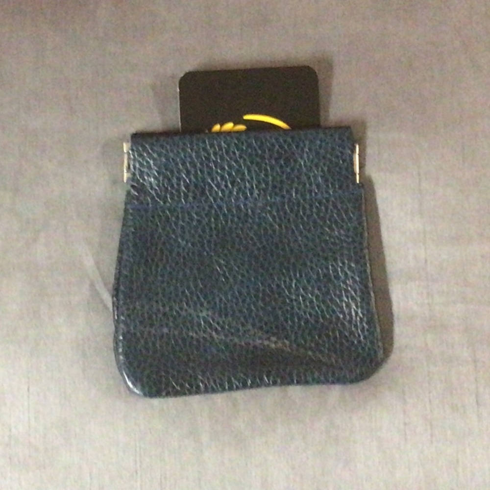 📦 Blue Leather Squeeze Coin Pouch